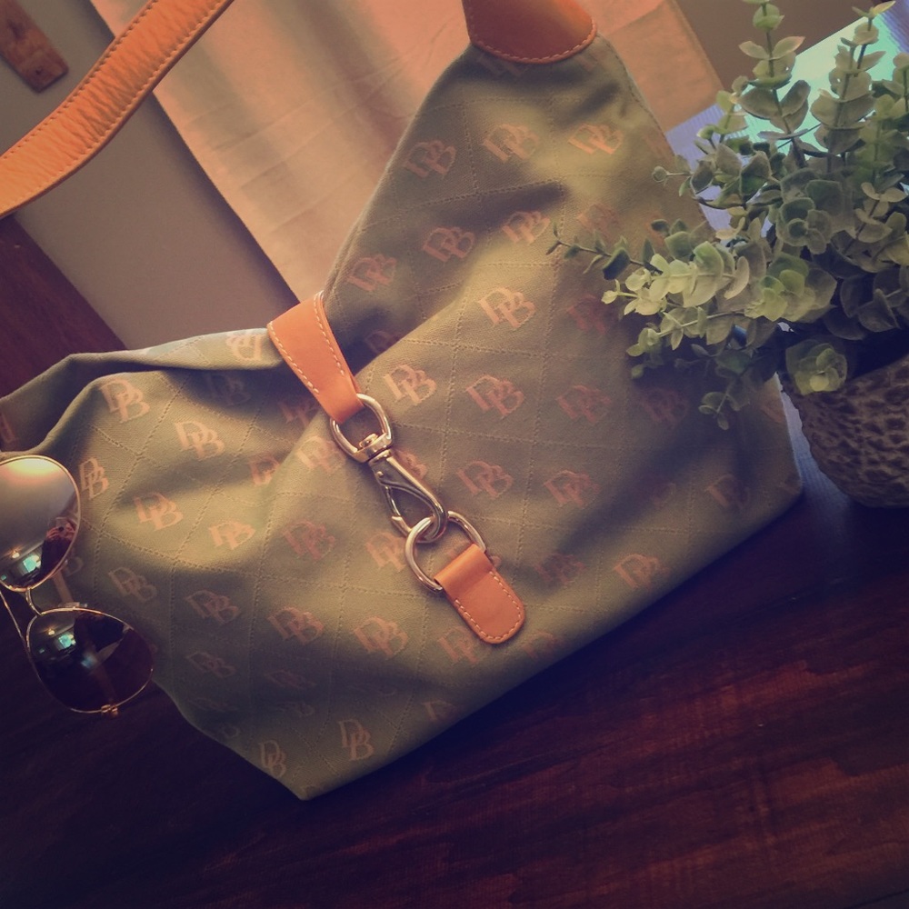 ✨Dooney & Bourke hobo bag ✨